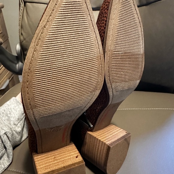 NWOT Universal threads SZ 8.5 ankle boots - Picture 4 of 4